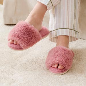 https://s3-ap-southeast-2.amazonaws.com/fusionfactory.commerceconnect.bbnt.production/pim_media/000/190/032/M_F_W25_Studio_LS_Flannelette_Shot_53_Fur_Coral_023_SI.jpg?1740450398