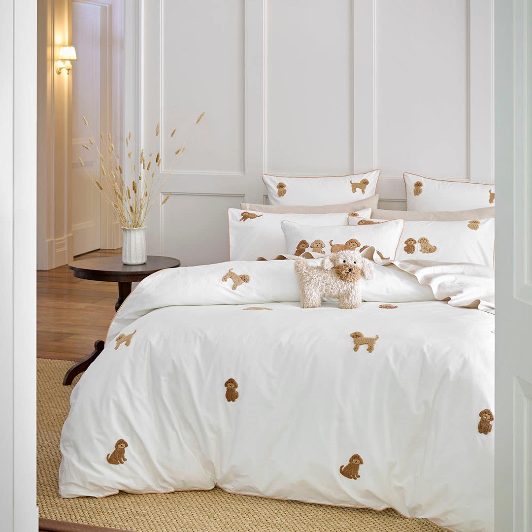 https://s3-ap-southeast-2.amazonaws.com/fusionfactory.commerceconnect.bbnt.production/pim_media/000/211/615/M_F_W26_Autumn_LS_Bedlinen_Ruby_V1_SI.jpg?1774243506