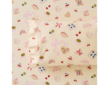 https://s3-ap-southeast-2.amazonaws.com/fusionfactory.commerceconnect.bbnt.production/pim_media/000/203/874/M_F_W26_BOP_Pastry_Club_Flannelette_SS_Detail_SI.jpg?1762301584