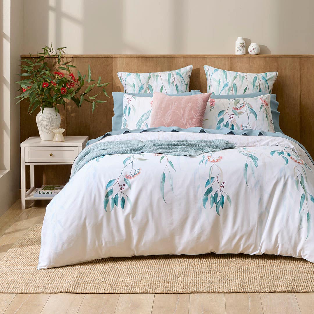 https://s3-ap-southeast-2.amazonaws.com/fusionfactory.commerceconnect.bbnt.production/pim_media/000/211/174/M_F_W26_Bedlinen_BOP_Bushland_QQC_SI.jpg?1773377532