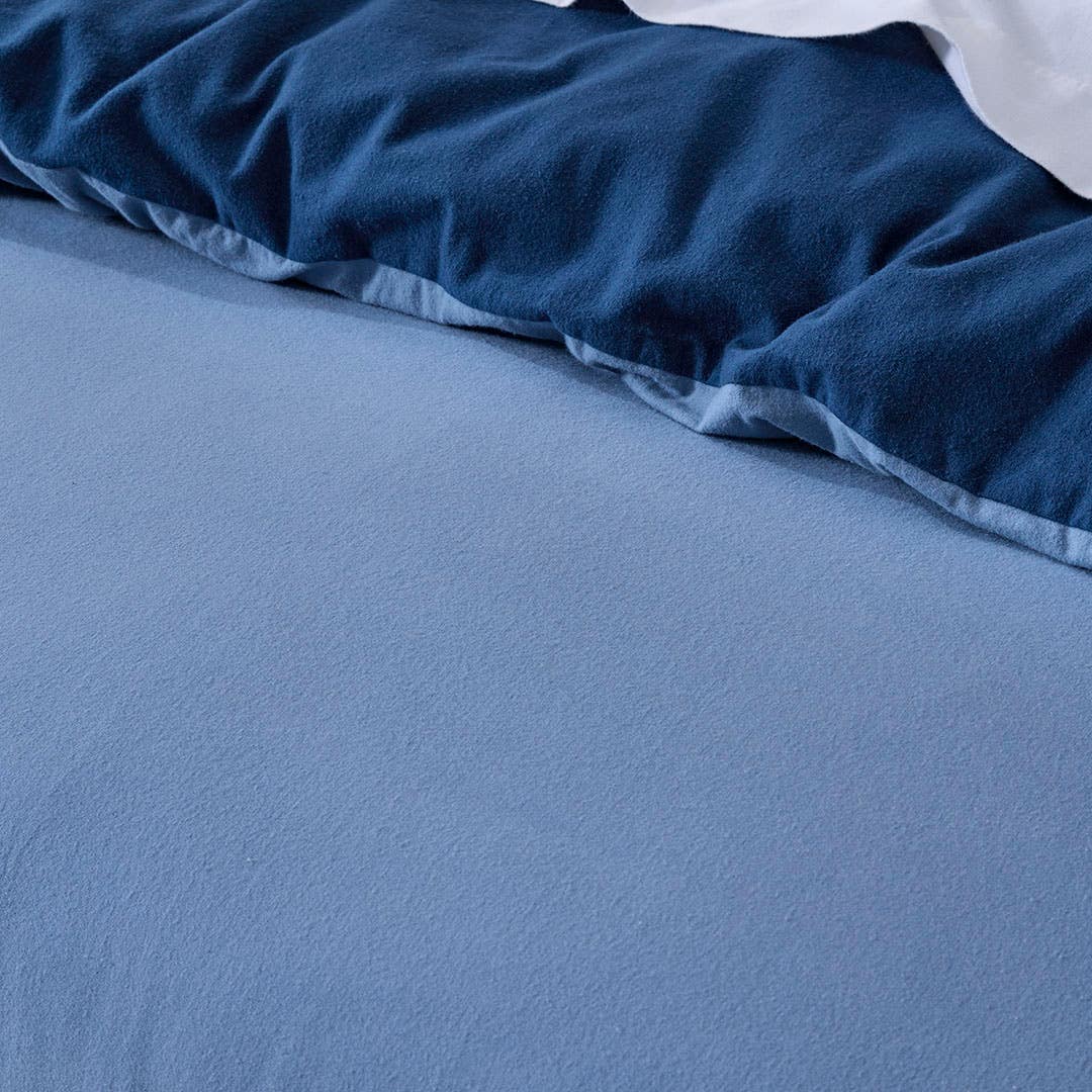 https://s3-ap-southeast-2.amazonaws.com/fusionfactory.commerceconnect.bbnt.production/pim_media/000/205/341/M_F_W26_Bedlinen_BOP_Fabian-Denim-Navy_Detail-1_V2_SI.jpg?1765323375