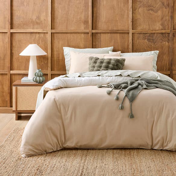https://s3-ap-southeast-2.amazonaws.com/fusionfactory.commerceconnect.bbnt.production/pim_media/000/205/296/M_F_W26_Bedlinen_BOP_Fabian_Ivory-Natural_QQC_SI.jpg?1765321717
