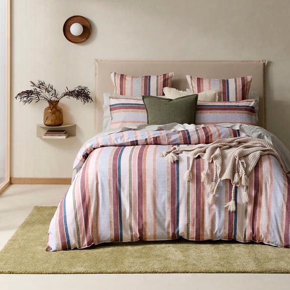 https://s3-ap-southeast-2.amazonaws.com/fusionfactory.commerceconnect.bbnt.production/pim_media/000/206/112/M_F_W26_Bedlinen_BOP_Fia_QQC_SI.jpg?1767139819