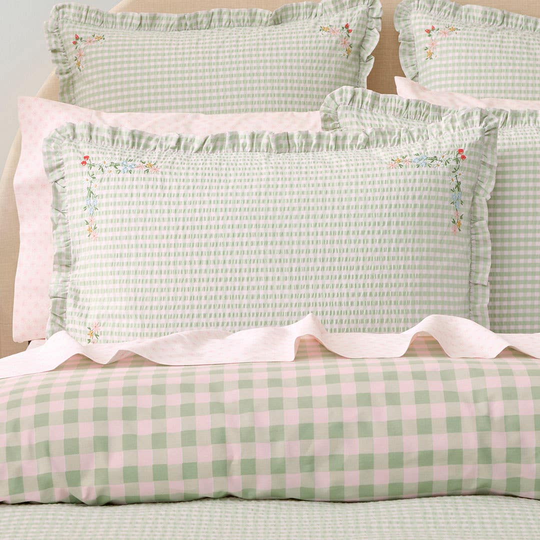 https://s3-ap-southeast-2.amazonaws.com/fusionfactory.commerceconnect.bbnt.production/pim_media/000/212/569/M_F_W26_Bedlinen_BOP_GIA_QQC_Pillow_SI.jpg?1776147211