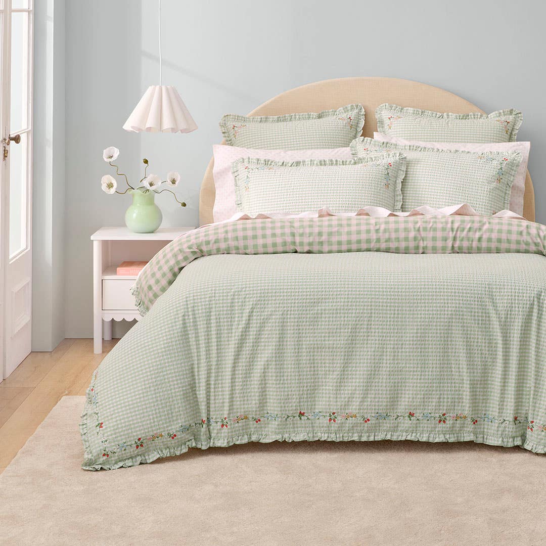 https://s3-ap-southeast-2.amazonaws.com/fusionfactory.commerceconnect.bbnt.production/pim_media/000/212/573/M_F_W26_Bedlinen_BOP_GIA_QQC_V2_SI.jpg?1776147230