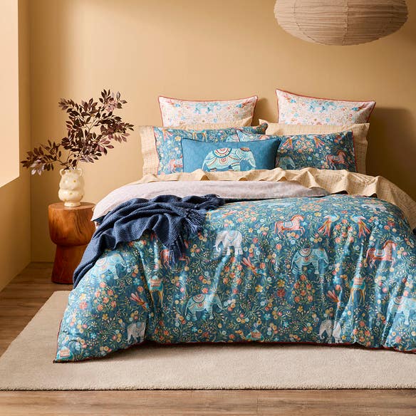 https://s3-ap-southeast-2.amazonaws.com/fusionfactory.commerceconnect.bbnt.production/pim_media/000/206/215/M_F_W26_Bedlinen_BOP_Ishara_QQC_SI.jpg?1767142328
