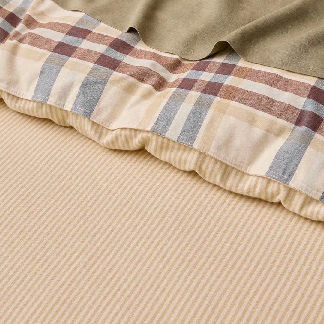 https://s3-ap-southeast-2.amazonaws.com/fusionfactory.commerceconnect.bbnt.production/pim_media/000/208/685/M_F_W26_Bedlinen_BOP_Jensen_QQC_Detail-01_V2_SI.jpg?1770695095