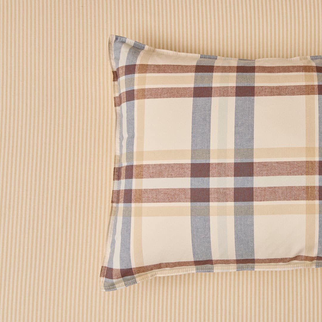 https://s3-ap-southeast-2.amazonaws.com/fusionfactory.commerceconnect.bbnt.production/pim_media/000/208/686/M_F_W26_Bedlinen_BOP_Jensen_QQC_Detail-02_V2_SI.jpg?1770695095