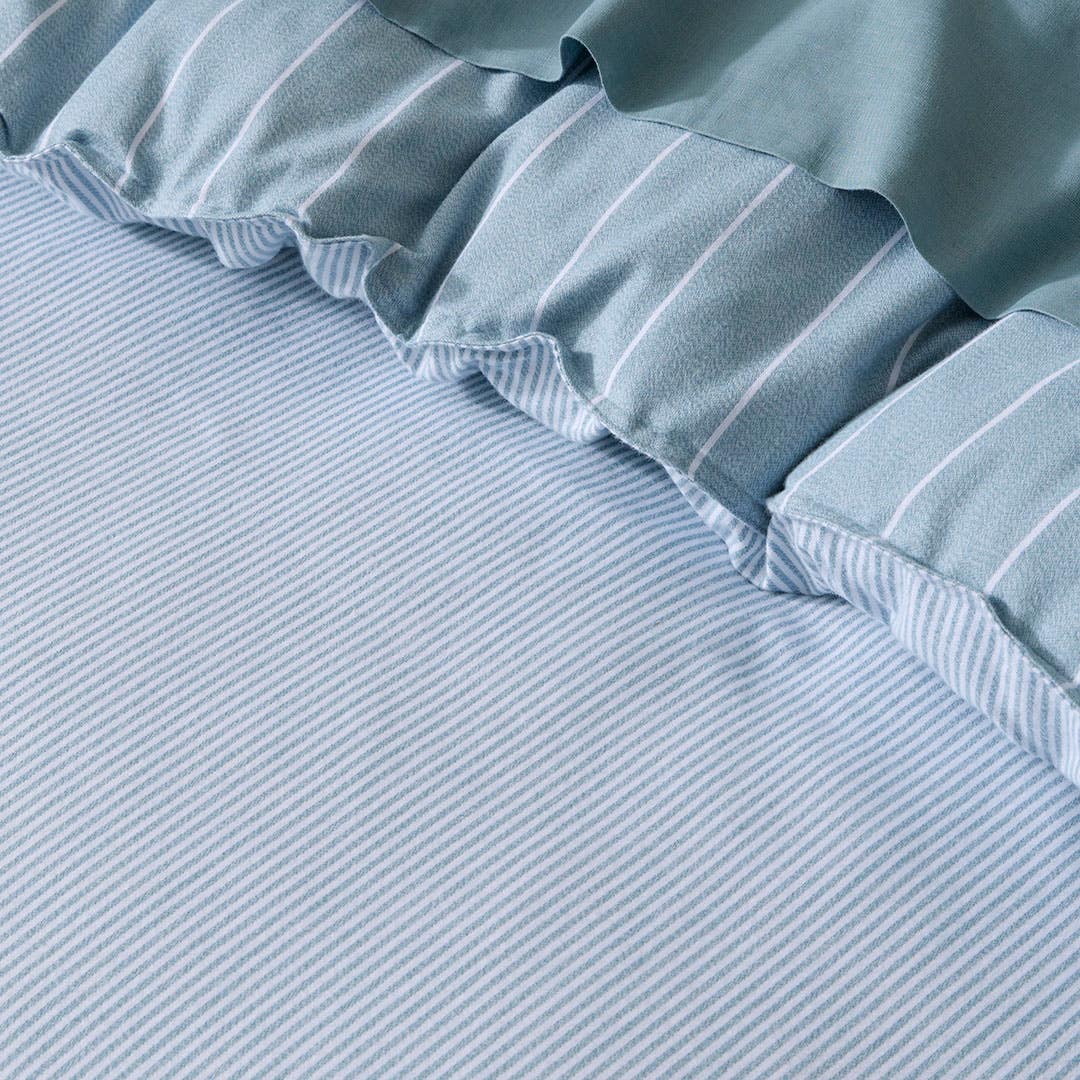 https://s3-ap-southeast-2.amazonaws.com/fusionfactory.commerceconnect.bbnt.production/pim_media/000/205/522/M_F_W26_Bedlinen_BOP_Lex-Smoke_Blue_RV_QQC_Detail-1_SI.jpg?1765330108