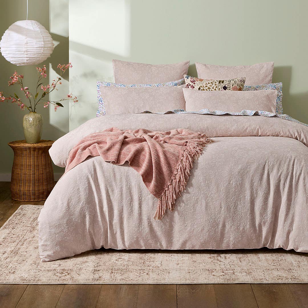https://s3-ap-southeast-2.amazonaws.com/fusionfactory.commerceconnect.bbnt.production/pim_media/000/213/697/M_F_W26_Bedlinen_BOP_Lila_QQC_SI.jpg?1779164556