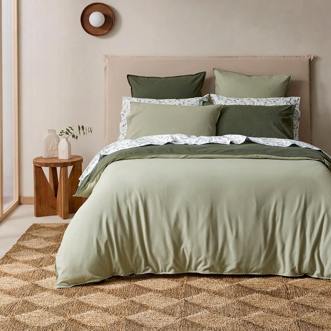https://s3-ap-southeast-2.amazonaws.com/fusionfactory.commerceconnect.bbnt.production/pim_media/000/206/248/M_F_W26_Bedlinen_BOP_Lusso-Sage_Moss_QQC-V4_SI.jpg?1767143357