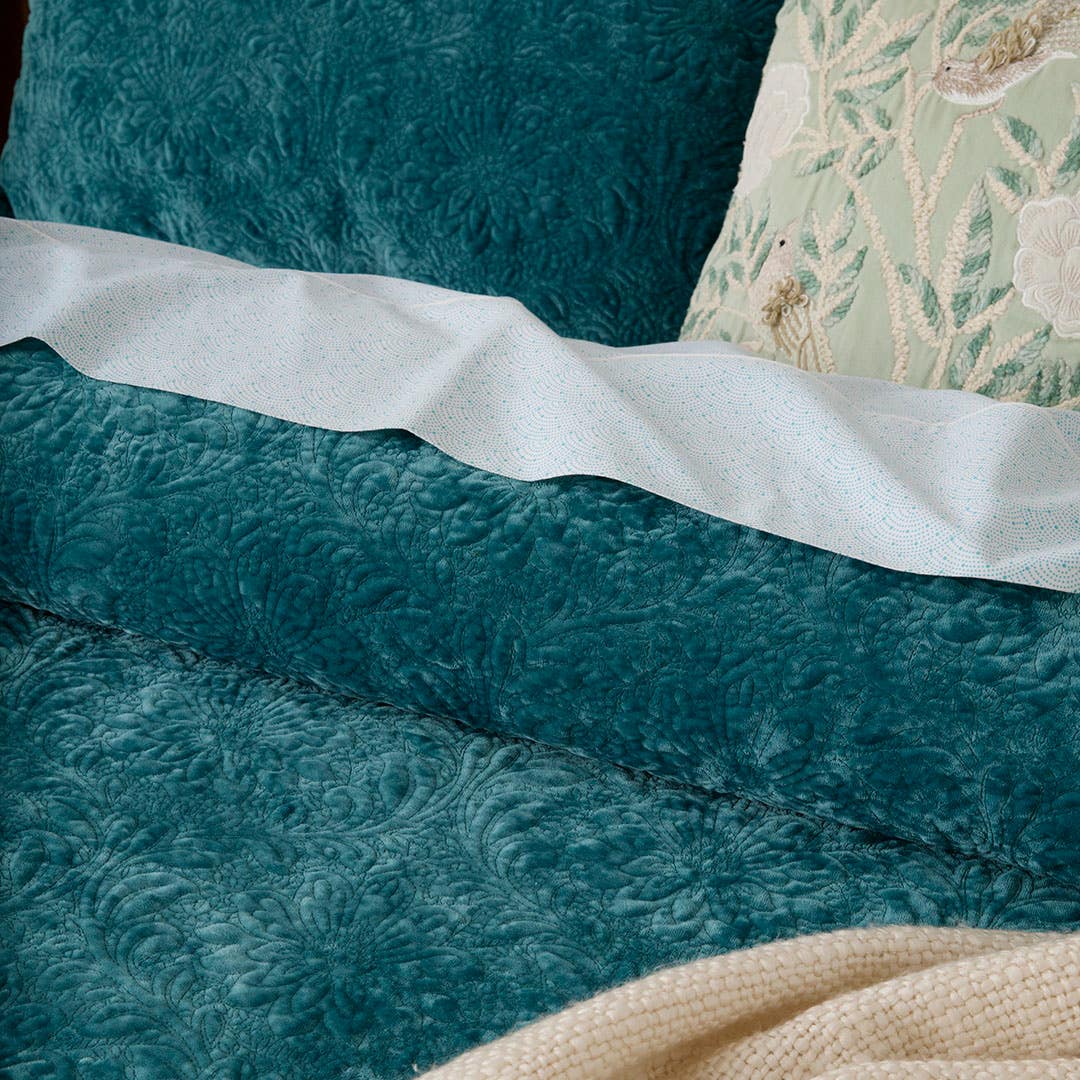 https://s3-ap-southeast-2.amazonaws.com/fusionfactory.commerceconnect.bbnt.production/pim_media/000/209/068/M_F_W26_Bedlinen_BOP_Serena_QQC_Marketing_Detail-02_SI.jpg?1770767514