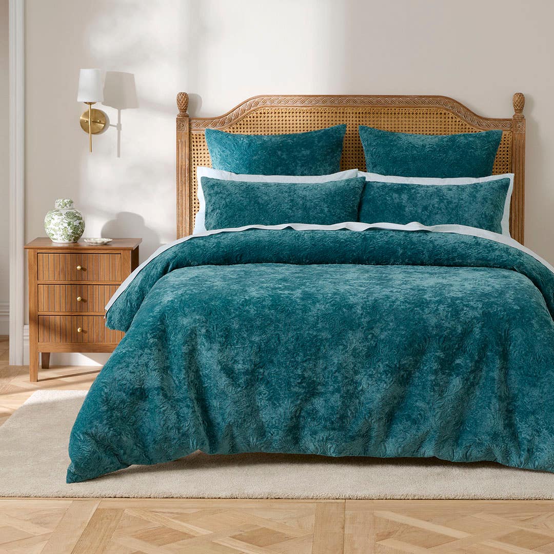 https://s3-ap-southeast-2.amazonaws.com/fusionfactory.commerceconnect.bbnt.production/pim_media/000/209/063/M_F_W26_Bedlinen_BOP_Serena_QQC_V2_SI.jpg?1770767513
