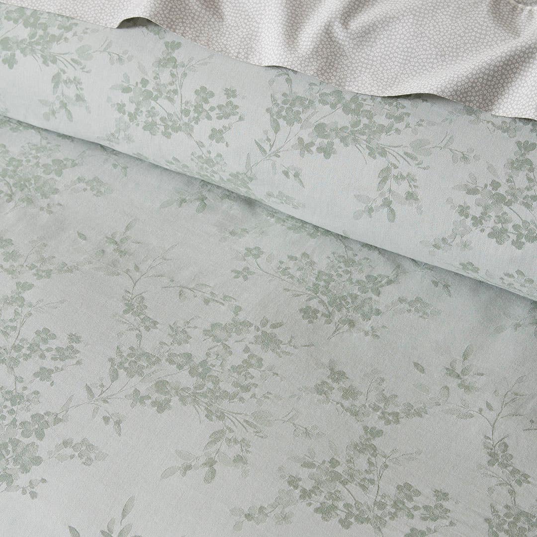 https://s3-ap-southeast-2.amazonaws.com/fusionfactory.commerceconnect.bbnt.production/pim_media/000/206/617/M_F_W26_Bedlinen_BOP_Willa_QQC_Detail-1_SI.jpg?1767327683