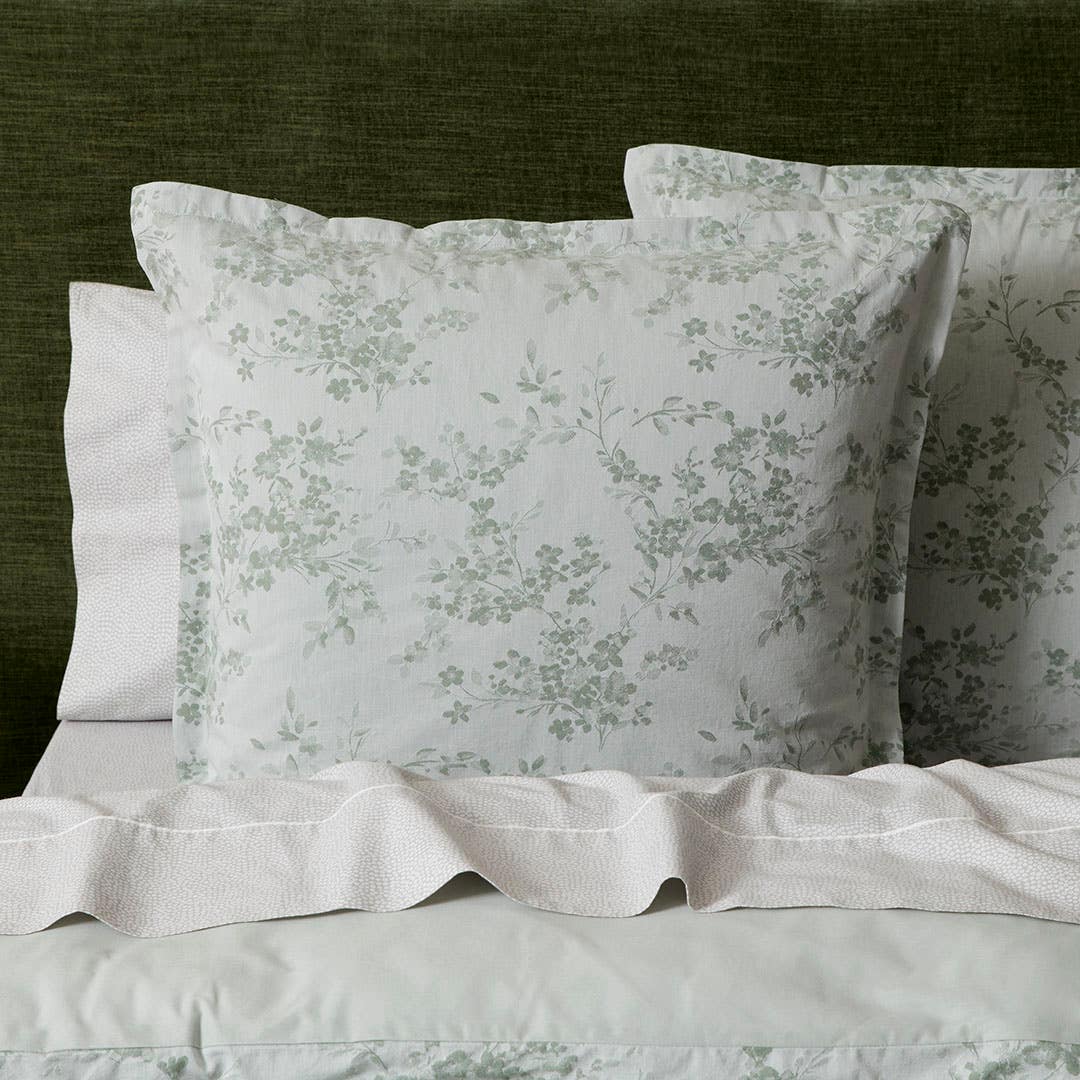 https://s3-ap-southeast-2.amazonaws.com/fusionfactory.commerceconnect.bbnt.production/pim_media/000/206/619/M_F_W26_Bedlinen_BOP_Willa_QQC_Euro_SI.jpg?1767327683
