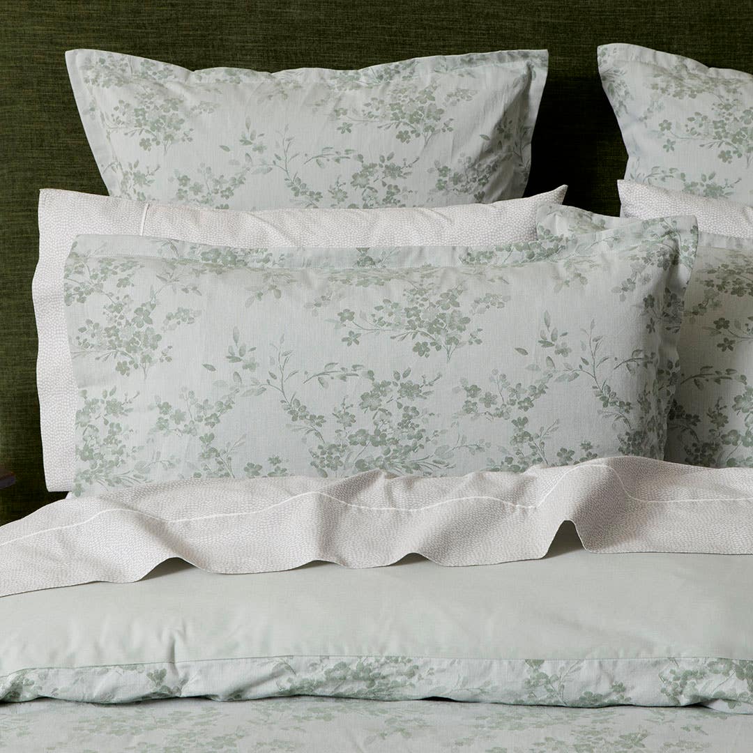 https://s3-ap-southeast-2.amazonaws.com/fusionfactory.commerceconnect.bbnt.production/pim_media/000/206/614/M_F_W26_Bedlinen_BOP_Willa_QQC_Pillow_SI.jpg?1767327682