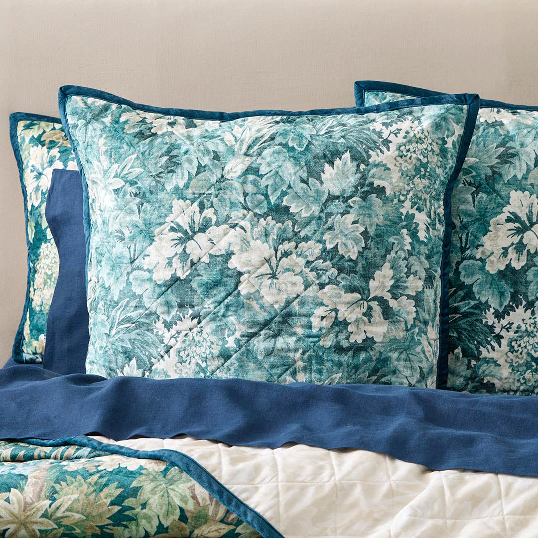 https://s3-ap-southeast-2.amazonaws.com/fusionfactory.commerceconnect.bbnt.production/pim_media/000/209/179/M_F_W26_Bedspread_BOP_Bedfordshire-Euro_SI.jpg?1770769288