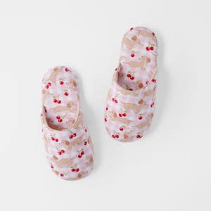 https://s3-ap-southeast-2.amazonaws.com/fusionfactory.commerceconnect.bbnt.production/pim_media/000/210/902/M_F_W26_Cherry-Dash-Flannel-slippers-S-M_Pink-Multi_26846201_SI.jpg?1773198744