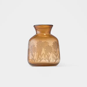 https://s3-ap-southeast-2.amazonaws.com/fusionfactory.commerceconnect.bbnt.production/pim_media/000/206/413/M_F_W26_Christa-Floral-Etched-Glass-Vase-Lrg_Brown_2502153_SI.jpg?1767155797