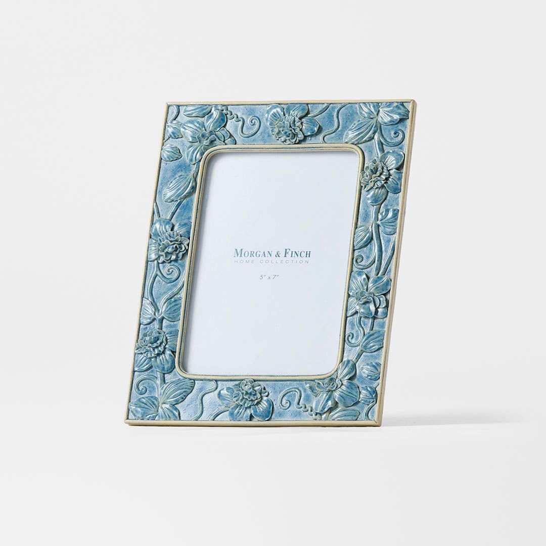 https://s3-ap-southeast-2.amazonaws.com/fusionfactory.commerceconnect.bbnt.production/pim_media/000/205/707/M_F_W26_Coventry-Photo-Frame-5x7_Blue_26892501_SI.jpg?1765343026