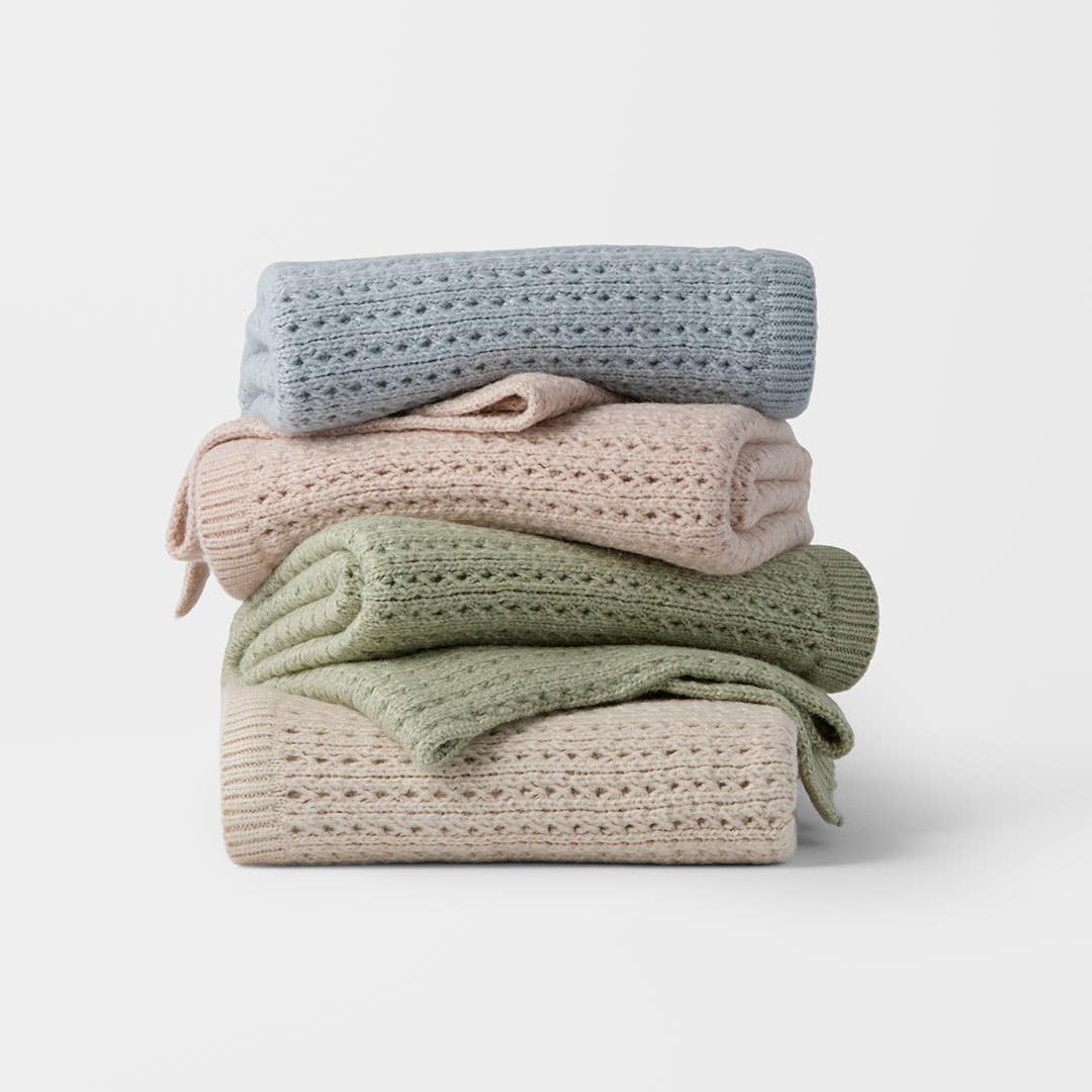 https://s3-ap-southeast-2.amazonaws.com/fusionfactory.commerceconnect.bbnt.production/pim_media/000/210/637/M_F_W26_Emmie-Knitted-Throw_Range_26938_R_SI.jpg?1772588531