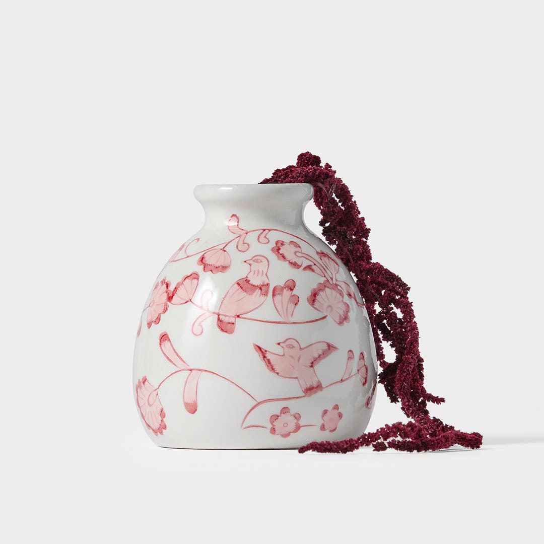 https://s3-ap-southeast-2.amazonaws.com/fusionfactory.commerceconnect.bbnt.production/pim_media/000/205/760/M_F_W26_Empress-Ceramic-Vase-Sml_Pink_26893601_SCALE_SI.jpg?1765345466