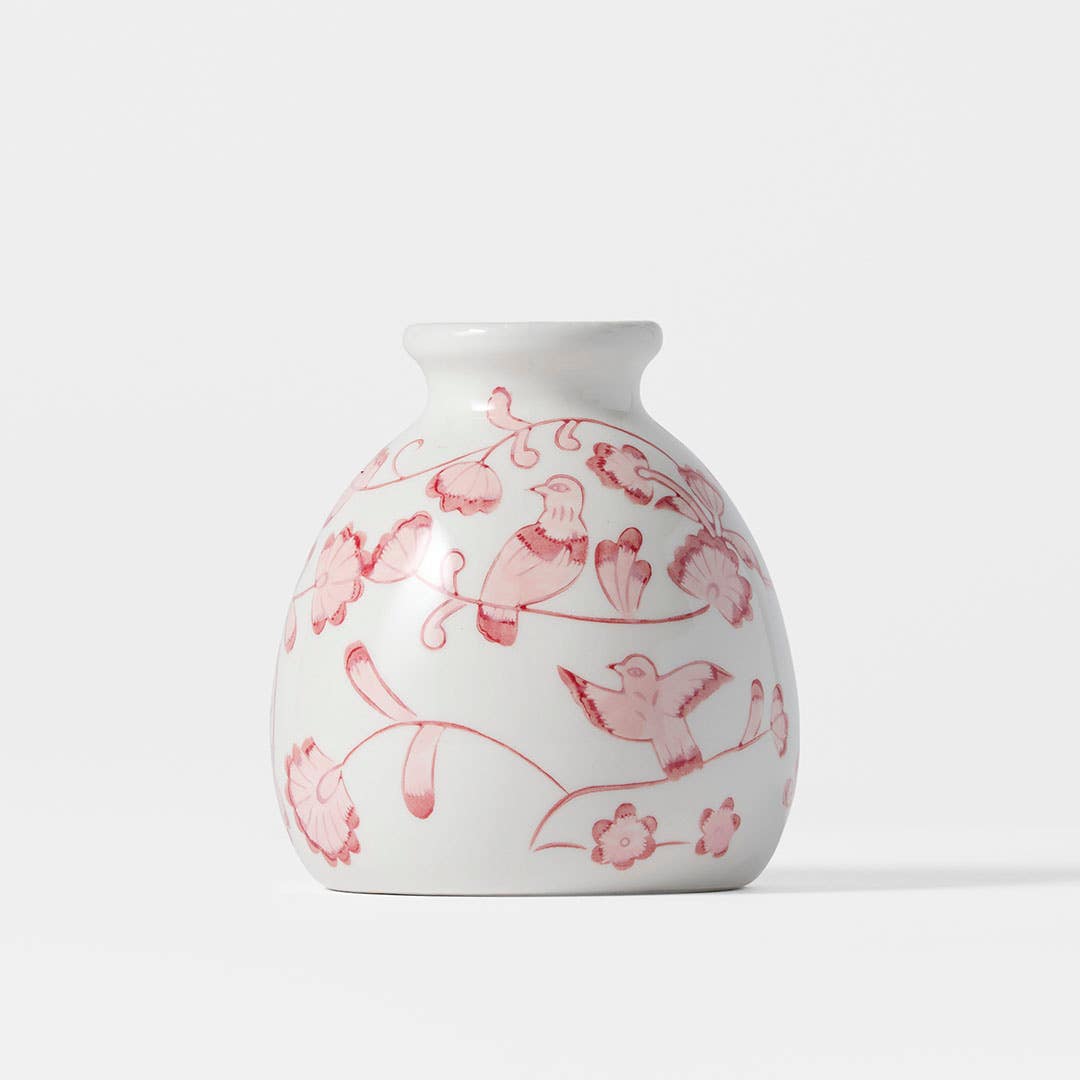https://s3-ap-southeast-2.amazonaws.com/fusionfactory.commerceconnect.bbnt.production/pim_media/000/205/761/M_F_W26_Empress-Ceramic-Vase-Sml_Pink_26893601_SI.jpg?1765345466