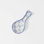 https://s3-ap-southeast-2.amazonaws.com/fusionfactory.commerceconnect.bbnt.production/pim_media/000/206/441/M_F_W26_Floral-Bow-Spoon-Rest_Blue_26854501_SI.jpg?1767156934