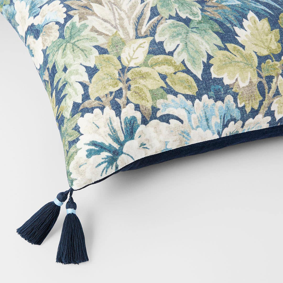 https://s3-ap-southeast-2.amazonaws.com/fusionfactory.commerceconnect.bbnt.production/pim_media/000/205/776/M_F_W26_Hampshire-Cushion_Forest-Green-Navy_26918701_Detail-01_SI.jpg?1765346147