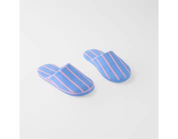 https://s3-ap-southeast-2.amazonaws.com/fusionfactory.commerceconnect.bbnt.production/pim_media/000/210/896/M_F_W26_Henri-Flannel-Slippers-S-M_Blue-Pink_26846001_V2_SI.jpg?1773198401