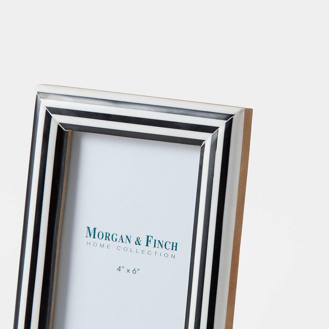 https://s3-ap-southeast-2.amazonaws.com/fusionfactory.commerceconnect.bbnt.production/pim_media/000/210/035/M_F_W26_Horgan-Resin-Frame-4x6_Navy-White_26906101_Detail_SI.jpg?1771221155