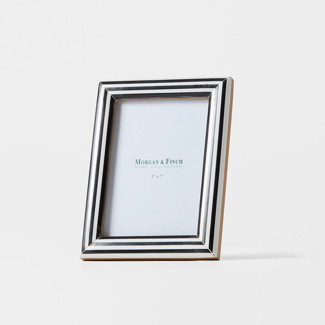 https://s3-ap-southeast-2.amazonaws.com/fusionfactory.commerceconnect.bbnt.production/pim_media/000/210/038/M_F_W26_Horgan-Resin-Frame-5x7_Navy-White_26906201_SI.jpg?1771221156