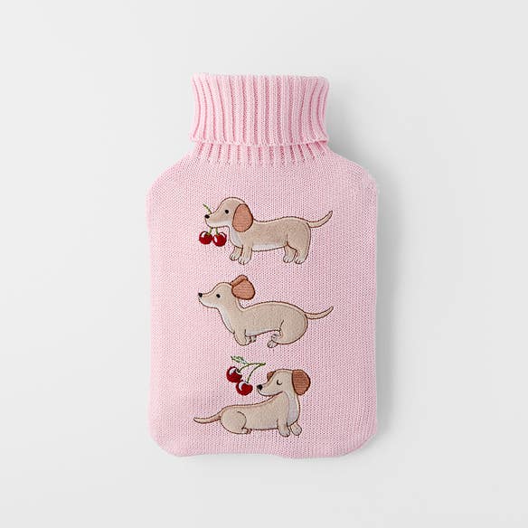 https://s3-ap-southeast-2.amazonaws.com/fusionfactory.commerceconnect.bbnt.production/pim_media/000/209/458/M_F_W26_Hot-Water-Bottle-Cherry-Dash_Blush-Multi_26898301_SI.jpg?1770788814