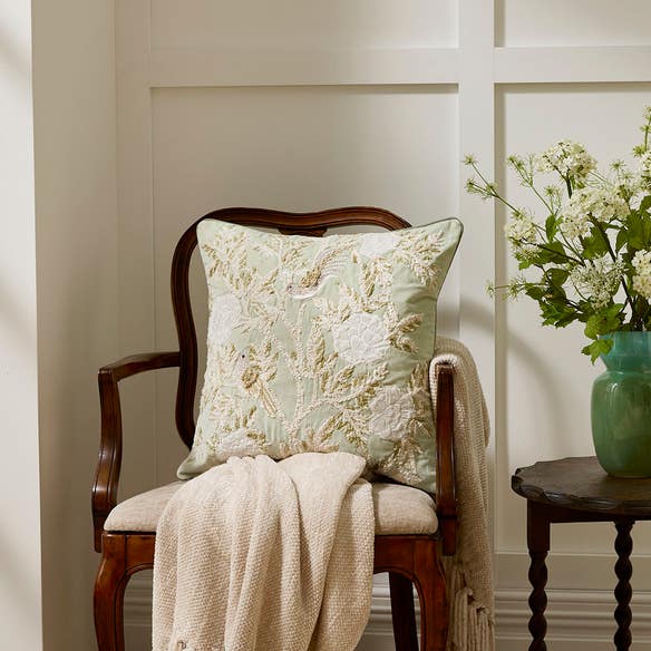 https://s3-ap-southeast-2.amazonaws.com/fusionfactory.commerceconnect.bbnt.production/pim_media/000/211/646/M_F_W26_LS_Cushions_Aki_Mint_SI.jpg?1774306833