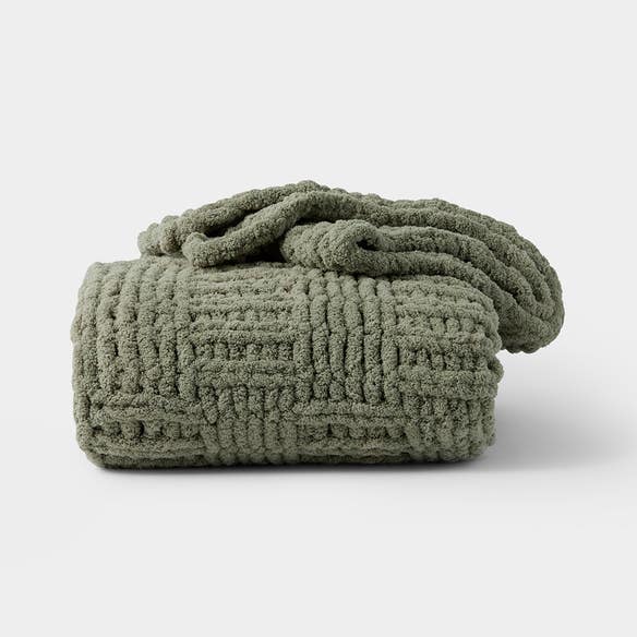 https://s3-ap-southeast-2.amazonaws.com/fusionfactory.commerceconnect.bbnt.production/pim_media/000/209/773/M_F_W26_Millen-Chunky-Knit-Throw_Olive_26900704_SI.jpg?1770868902