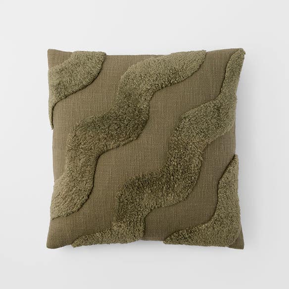 https://s3-ap-southeast-2.amazonaws.com/fusionfactory.commerceconnect.bbnt.production/pim_media/000/211/298/M_F_W26_Miyu-Tufted-Cushion_Thyme_26936202_SI.jpg?1773637987