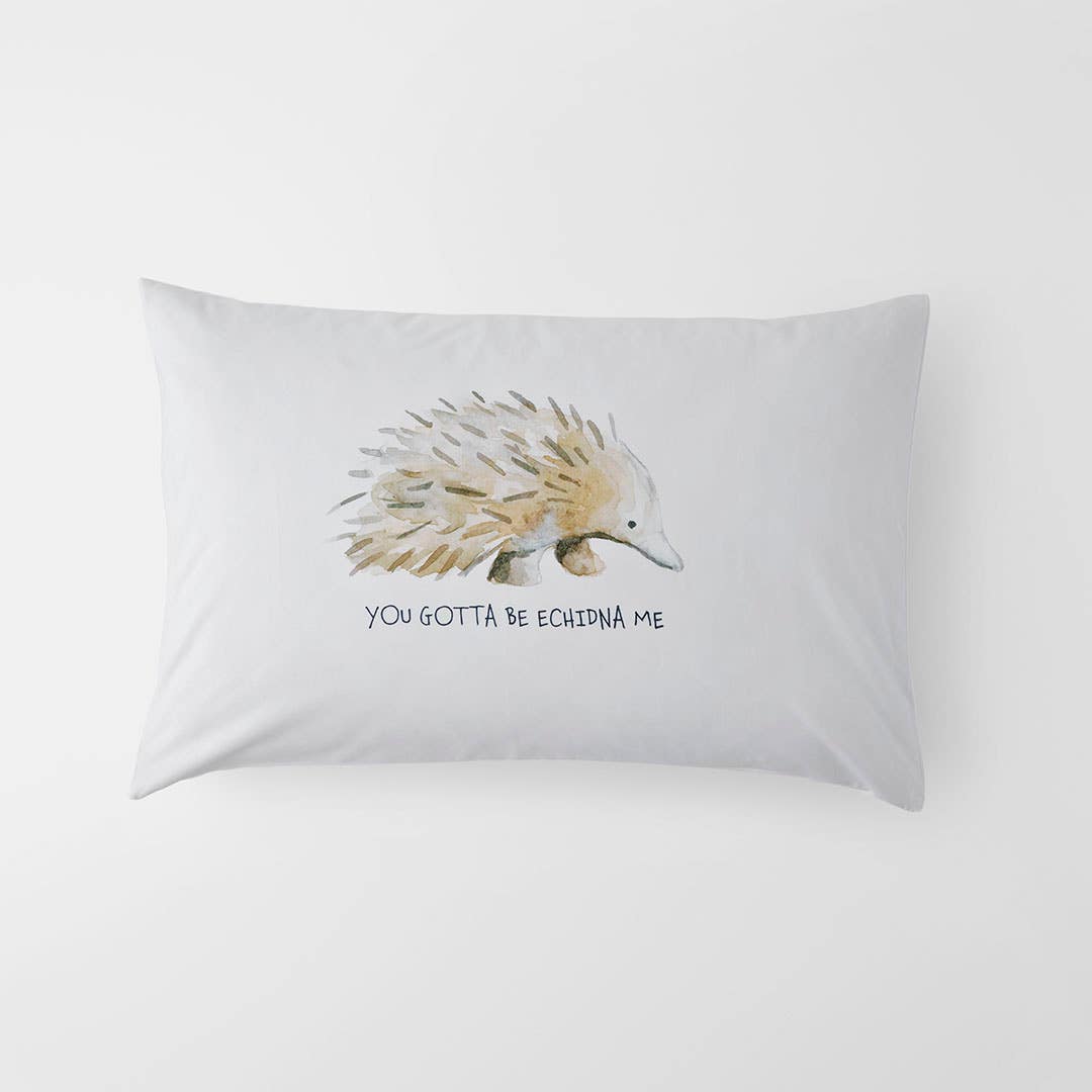 https://s3-ap-southeast-2.amazonaws.com/fusionfactory.commerceconnect.bbnt.production/pim_media/000/206/853/M_F_W26_Novelty-Std-Pcea-Echidna-Me_White_26942701_SI.jpg?1767918014