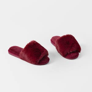 https://s3-ap-southeast-2.amazonaws.com/fusionfactory.commerceconnect.bbnt.production/pim_media/000/205/928/M_F_W26_Open-Toe-Fur-Slide-Sml-Med_Mulberry_26849801_V2_SI.jpg?1767066715