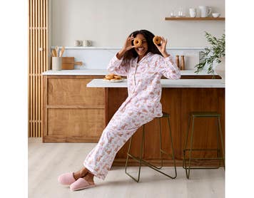 https://s3-ap-southeast-2.amazonaws.com/fusionfactory.commerceconnect.bbnt.production/pim_media/000/209/618/M_F_W26_PJs_Studio_LS_Bunny_Bow_Flannel_PJs_L_SI.jpg?1770858333