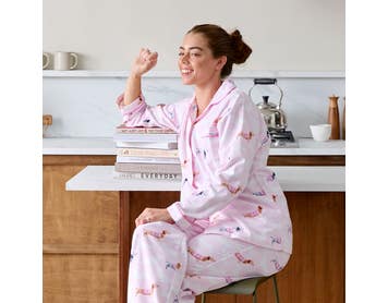 https://s3-ap-southeast-2.amazonaws.com/fusionfactory.commerceconnect.bbnt.production/pim_media/000/215/757/M_F_W26_PJs_Studio_LS_Dachsie_Flannel_PJ_S_SI.jpg?1782447435