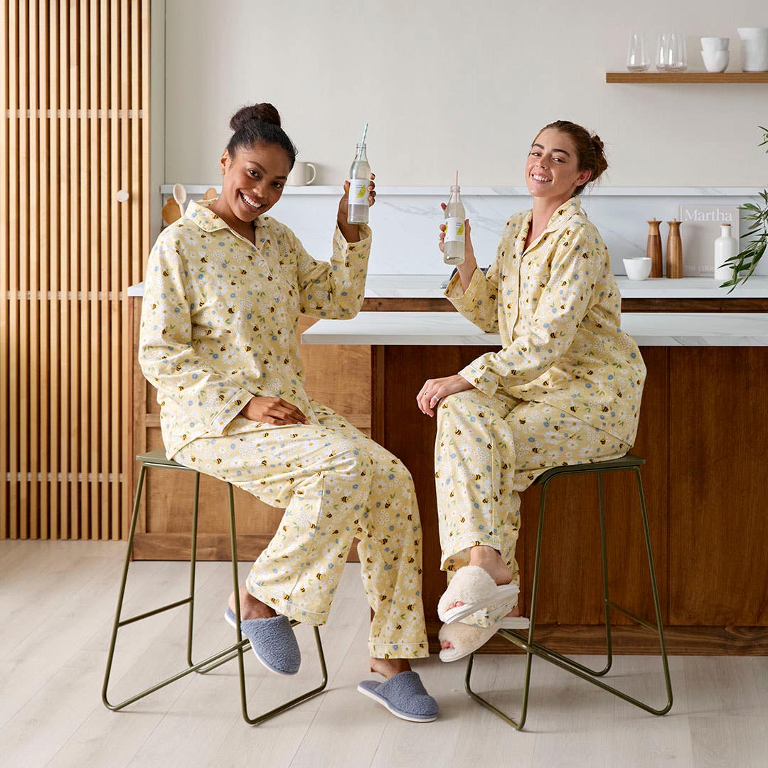 https://s3-ap-southeast-2.amazonaws.com/fusionfactory.commerceconnect.bbnt.production/pim_media/000/209/913/M_F_W26_PJs_Studio_LS_Honey_Bee_Flannel_PJ_S_L_SI.jpg?1770940329