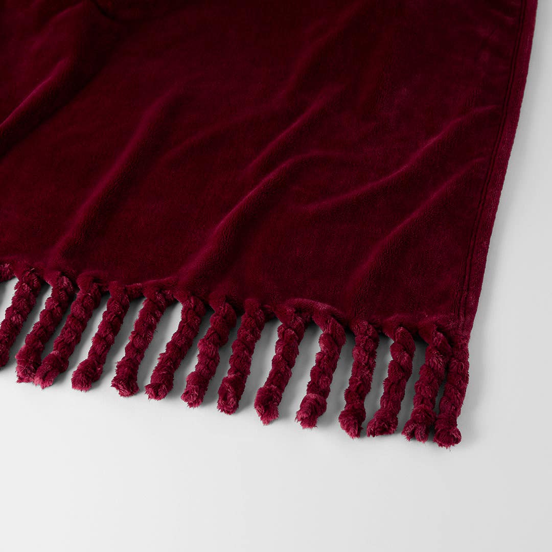 https://s3-ap-southeast-2.amazonaws.com/fusionfactory.commerceconnect.bbnt.production/pim_media/000/210/139/M_F_W26_Pia-Plush-Throw_Port_26853704_Detail-01_SI.jpg?1771465596