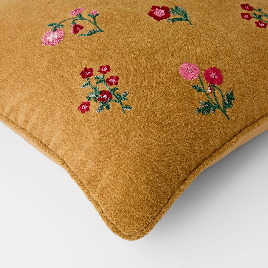 https://s3-ap-southeast-2.amazonaws.com/fusionfactory.commerceconnect.bbnt.production/pim_media/000/209/825/M_F_W26_Posie-Daisy-Cushion_Mustard_26935301_Detail_SI.jpg?1770869951