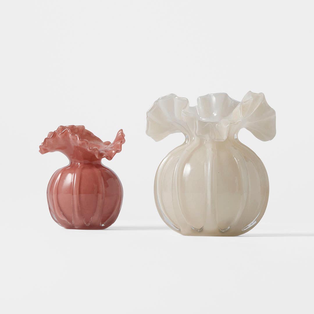 https://s3-ap-southeast-2.amazonaws.com/fusionfactory.commerceconnect.bbnt.production/pim_media/000/205/956/M_F_W26_Ruffled-Glass-Vase_Range_26890_R_02_SI.jpg?1767067736