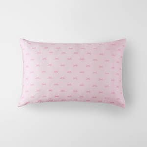 https://s3-ap-southeast-2.amazonaws.com/fusionfactory.commerceconnect.bbnt.production/pim_media/000/206/884/M_F_W26_STD-Silk-Print-Pillowcase-Sweet-Bows_Light-Pink_26942101_SI.jpg?1767920720
