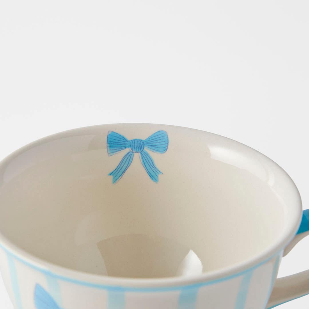 https://s3-ap-southeast-2.amazonaws.com/fusionfactory.commerceconnect.bbnt.production/pim_media/000/207/031/M_F_W26_Sandy-Bows-Pedestal-Tea-Cup_Blue_26917601_Detail_SI.jpg?1767932160