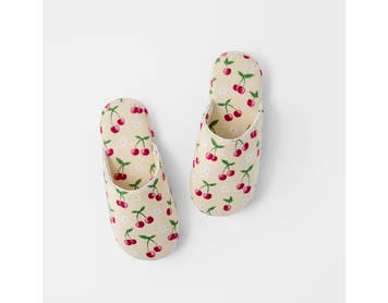 https://s3-ap-southeast-2.amazonaws.com/fusionfactory.commerceconnect.bbnt.production/pim_media/000/210/890/M_F_W26_Sweet-Cherry-Flannel-Slipper-S-M_Yellow-Multi_26845601_SI.jpg?1773198252