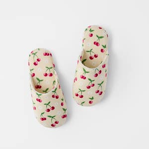 https://s3-ap-southeast-2.amazonaws.com/fusionfactory.commerceconnect.bbnt.production/pim_media/000/210/890/M_F_W26_Sweet-Cherry-Flannel-Slipper-S-M_Yellow-Multi_26845601_SI.jpg?1773198252
