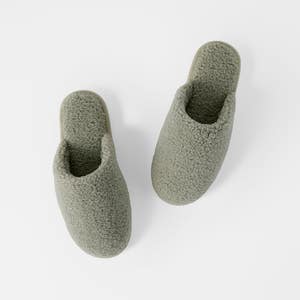 https://s3-ap-southeast-2.amazonaws.com/fusionfactory.commerceconnect.bbnt.production/pim_media/000/206/002/M_F_W26_Teddy-Fur-Slipper-Sml-Med_Sage_26851801_SI.jpg?1767070125