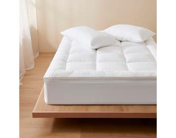 https://s3-ap-southeast-2.amazonaws.com/fusionfactory.commerceconnect.bbnt.production/pim_media/000/203/551/M_F_W26_Ultra-Loft-Topper-DB_White_26766101_SI.jpg?1761868010